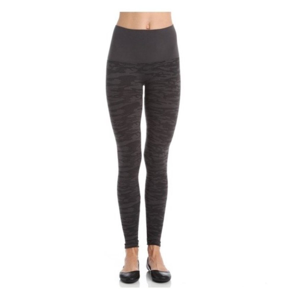 Assets by SPANX Ultimate Shaping Seamless Leggings Gray Camouflage Sz Large NWT - Picture 2 of 7